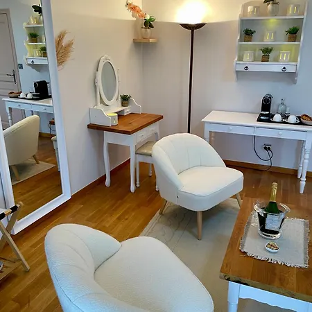 D'hotes Balneo Chateau De Jonquieres بيت ضيافة ناربون