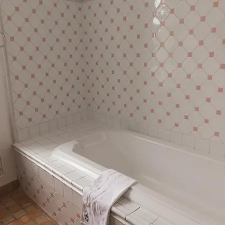 D'hotes Balneo Chateau De Jonquieres 4*