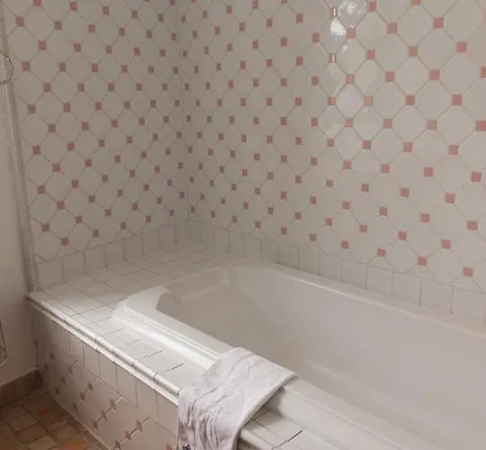 D'hotes Chateau De Jonquieres 4*